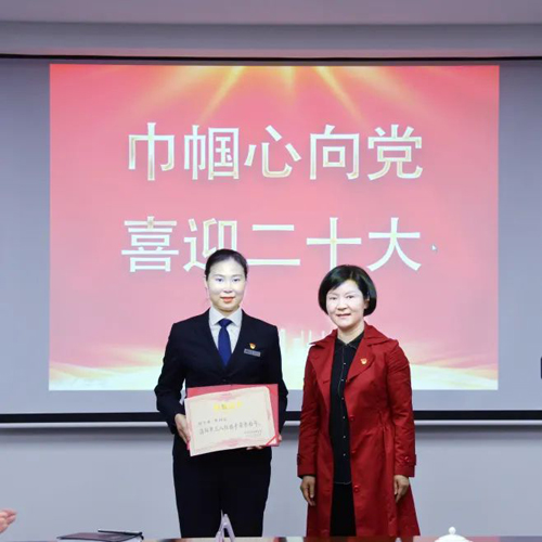 市婦聯(lián)、市總工會領(lǐng)導(dǎo)來集團(tuán)授牌公交巾幗事業(yè)再迎盛事