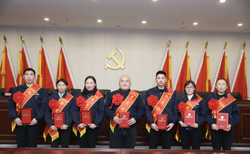 關(guān)于表彰2020年度先進集體、先進個人的決定