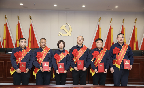 0203 安全服務(wù)能手從左至右依次為 黨萬超、朱學(xué)民、任興芳、王琳汝、周冬偉、王須波.jpg