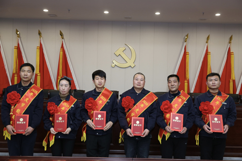 0204 節(jié)能能手從左至右依次為 石亞杰、沈小慶、楊興忠、于俊國、權(quán)振利、吳偉偉.jpg