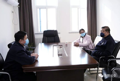 眾志成城、共克時(shí)艱——團(tuán)市委向公交一線捐贈(zèng)疫情防控物資