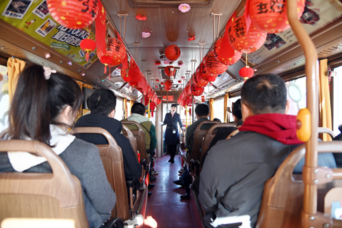 慶祝建司70周年！洛陽公交集團(tuán)邀請市民代表“零距離”探秘公交03.JPG